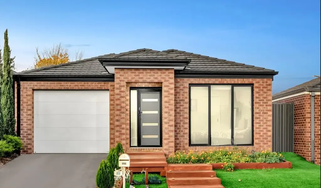 Modern Family Home in Manor Lakes with 3 Bedrooms