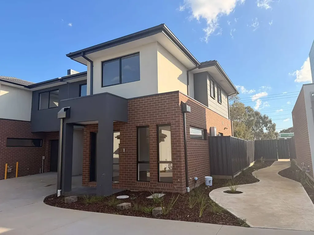 BRAND NEW 3 BEDROOM TOWNHOUSE IN HALLAM!