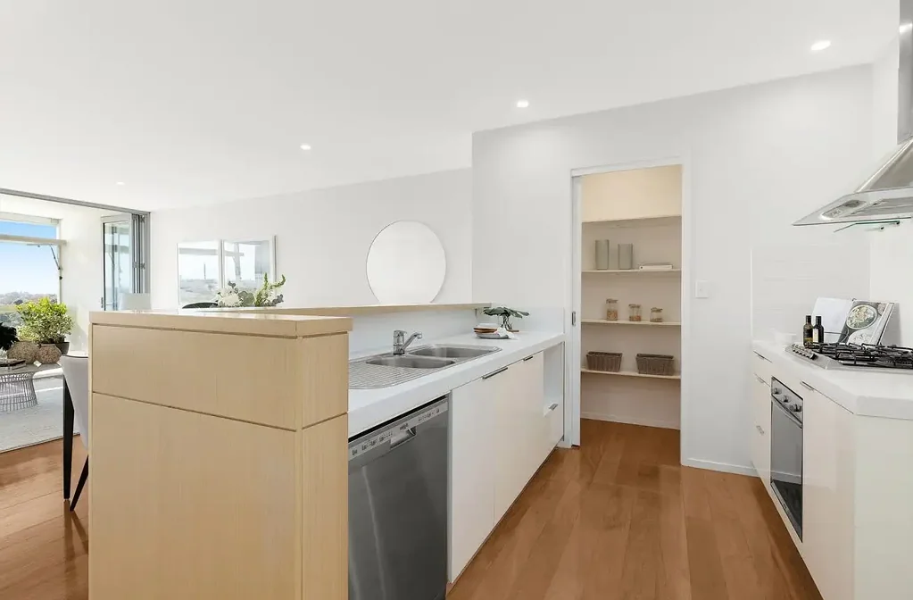 Massive 2 Bedroom plus study with City views