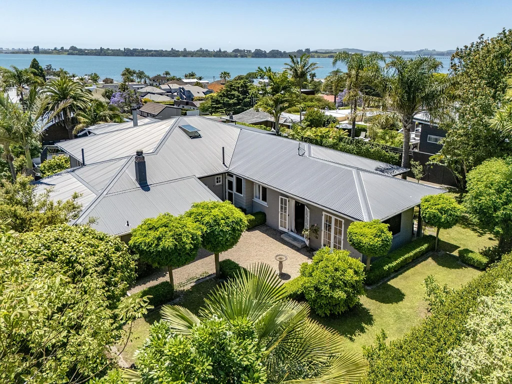 Avenues 7Zimmer Outstanding three for one in coveted Harvey Street