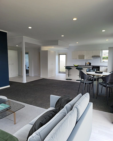 New Kitchen & Large Living with 4 dbl bedrooms 2 bathrooms 3 toilets