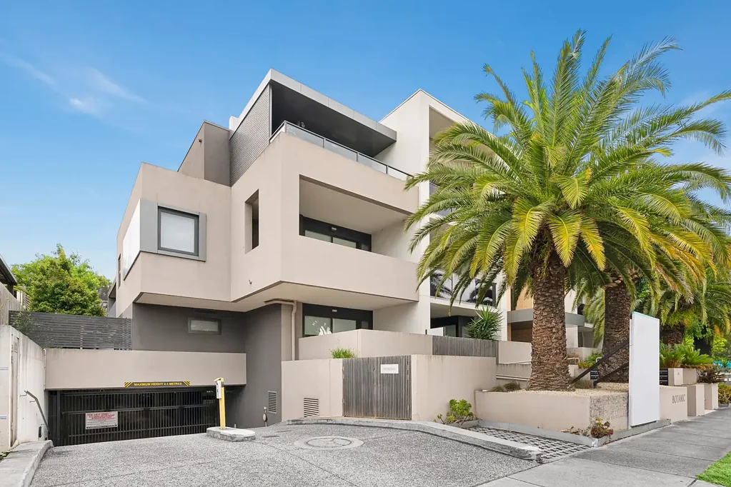 Doncaster East 1房 宽敞朝北阳台 私密环绕设计 现代厨房电器 优质生活位置 安全地下车位 A standout opportunity for those seeking style, space and unbeatable convenience.