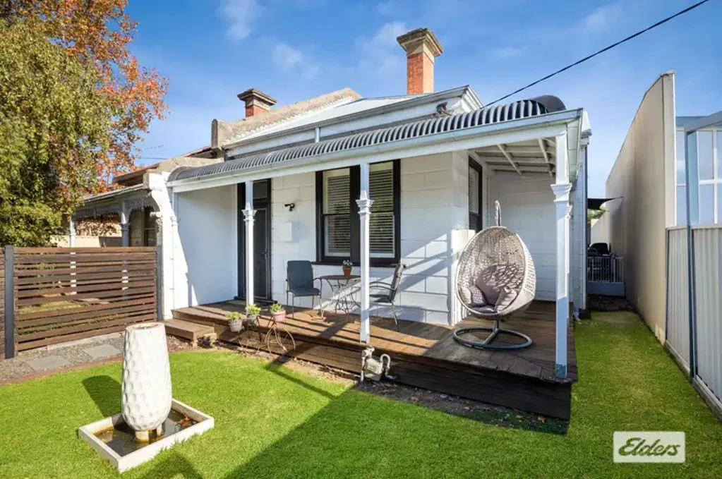 Charming Terrace in Central Bendigo - Huge Rear Yard with Parking for Multiple Vehicles