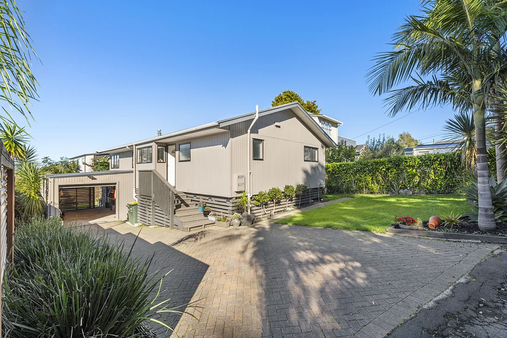27 Pohutukawa Avenue, Shelly Park, Manukau City, Auckland