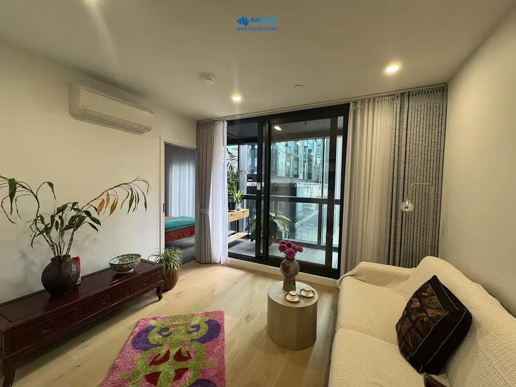Move In Ready: Chic 1B1B Near Melbourne Central
