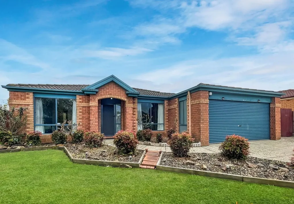 Spacious Family Living in a Prime Narre Warren South Location!!