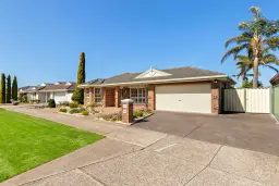 33 Pintail Crescent, Taylors Lakes