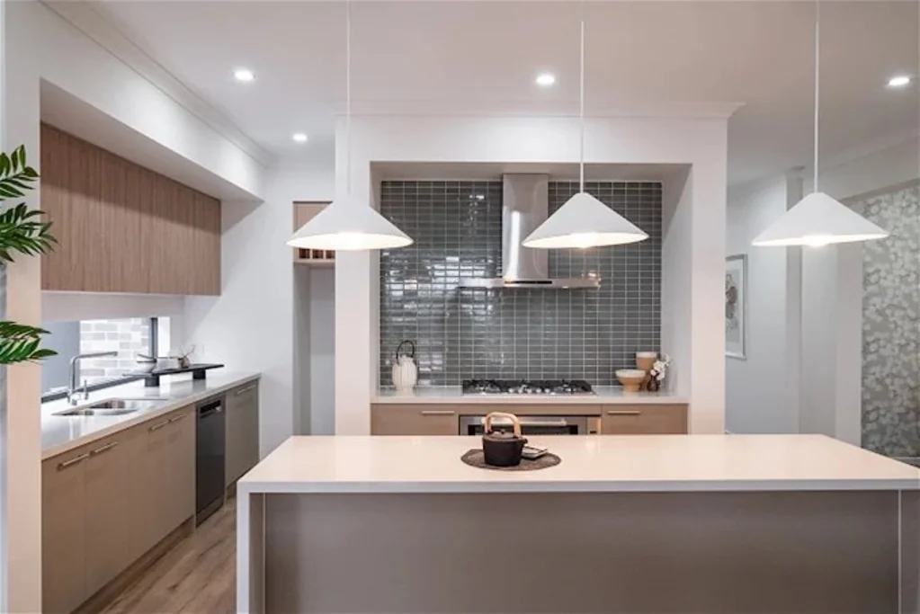 Pakenham 5房 宽敞五卧 448m²土地 现代双卫 不锈钢电器 双车库 7星能源 休闲空间充沛 House & Land Package in Pakenham, VIC 3810 | Price: $1,016,079
