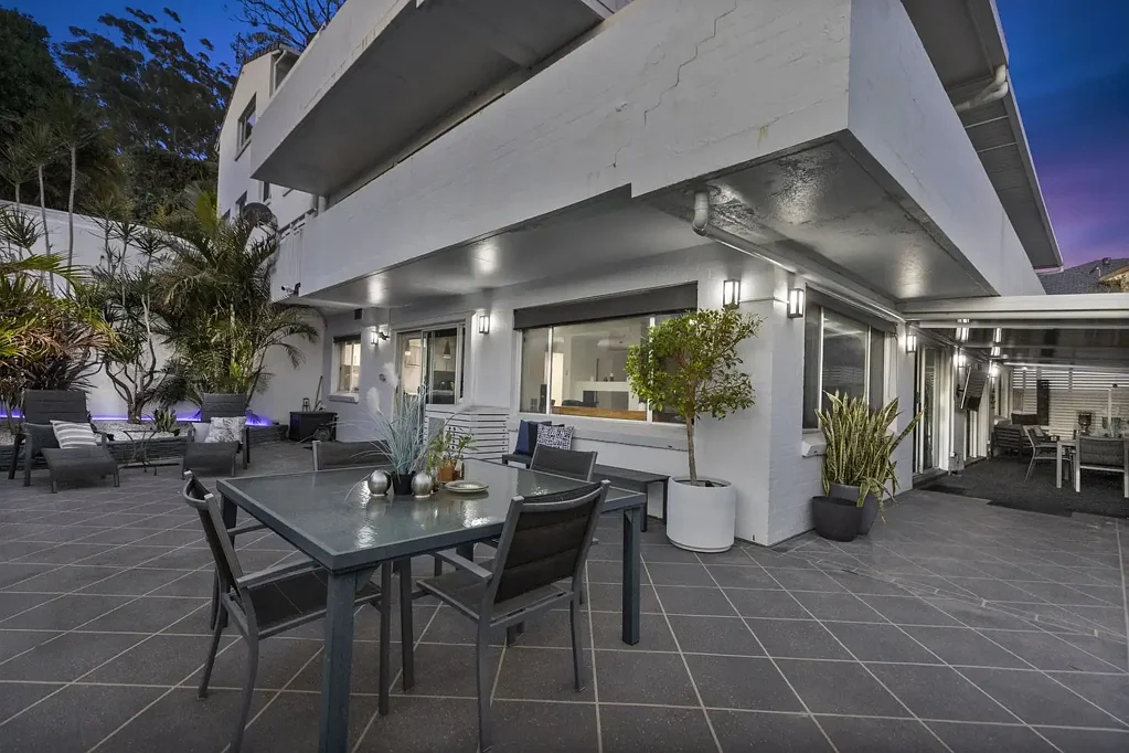 Gosford 3 Bedroom Spacious single level apartment with multiple living and entertaining areas, Wel