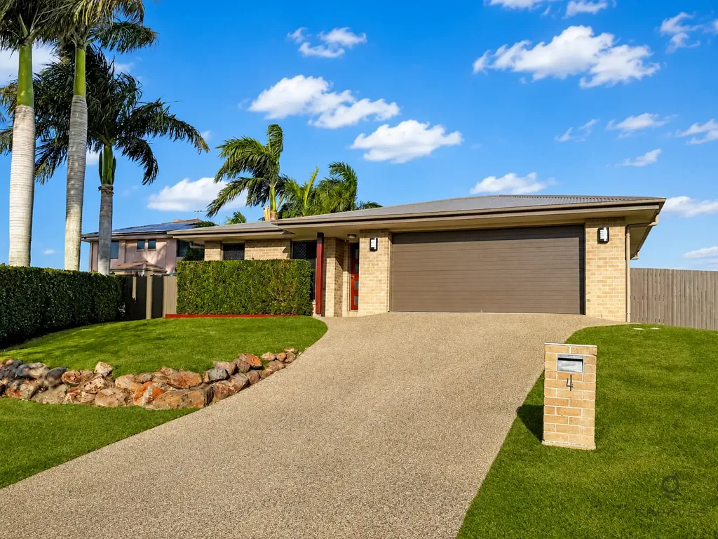 Coral Cove 3房  Side access, a big shed, ocean breezes, and a move-in-ready home!