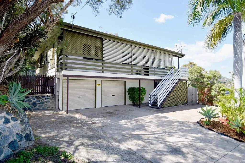 Kin Kora 4 Slaapkamer ENJOY THIS 4 BEDROOM HOME WITH ADDITIONAL RUMPUS