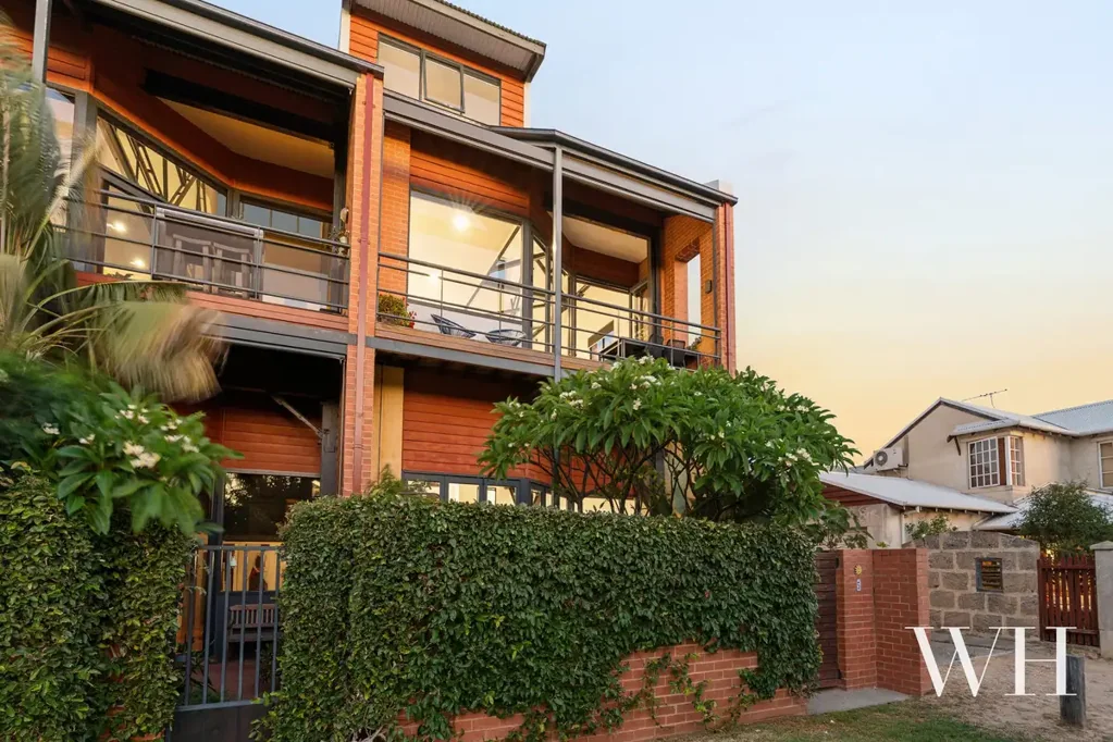 South Fremantle 5Moenga Stunning Industrial Transformation: Soaring Spaces with Ocean Vistas