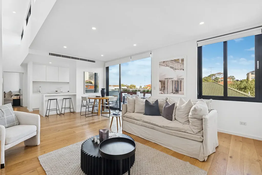 Kensington 2 Bedroom Top-Floor Designer Apartment in the Heart of Kensington