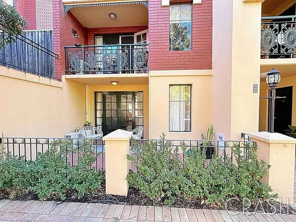 Furnished - 2x1 Apartment in East Perth with 2 Courtyards