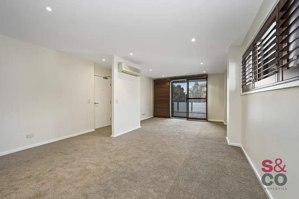 Spacious Inner North Living in the Prestigious Monarch Complex