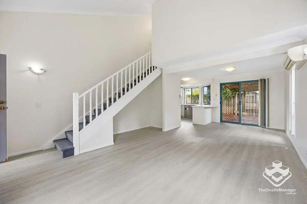 Ashmore 3房  Turnkey Perfection in Ashmore: Your Coastal Haven Awaits