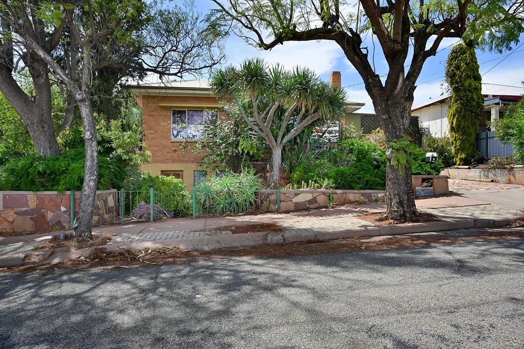 Port Augusta 3房  Character, Charm and Generous Space!