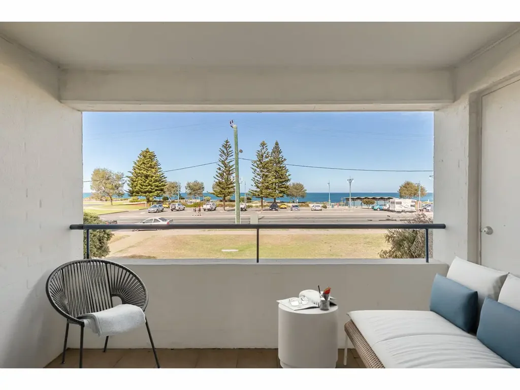 2 Bedroom unit with OCEAN VIEW and SWIMMING POOL!!
