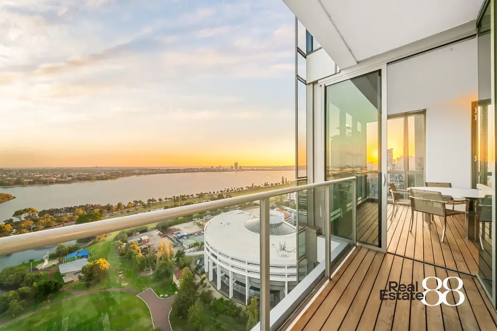 East Perth 2房  Elevated Riverside Living with Panoramic Views!