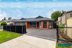 4 Esla Drive, Roxburgh Park