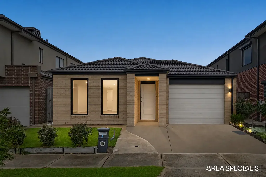 8 Dalziell Crescent, Cranbourne North, VIC 3977