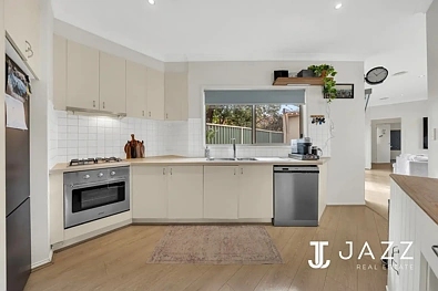 21/7 Mickleton Grove, Point Cook, VIC 3030, 3 slaapkamers, 2 badkamers, House