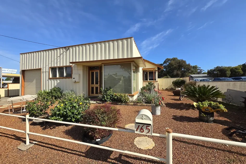 Katanning 3Zimmer Well-Maintained Central Home with Large Shed