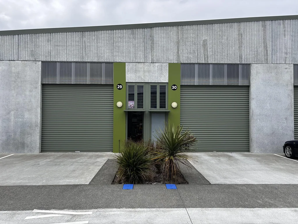 Petone Lease 1 or 2 units!
