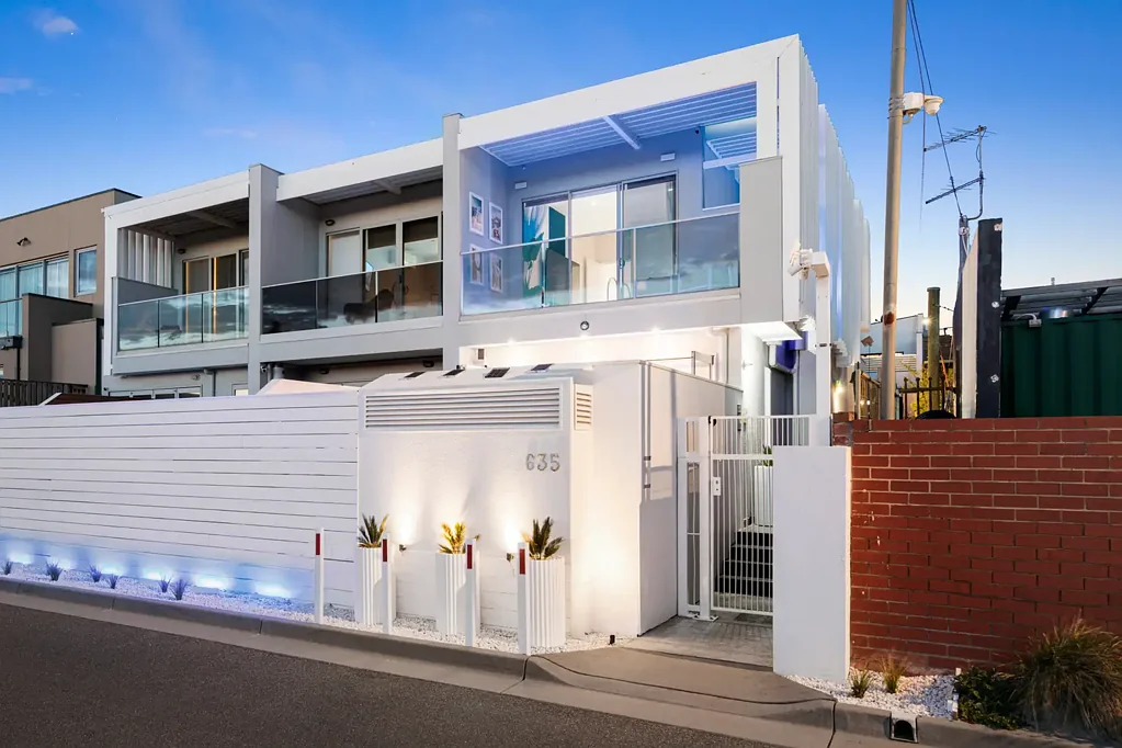 Carrum 3 Slaapkamer Modern Beachfront Lifestyle with Village Vibrancy