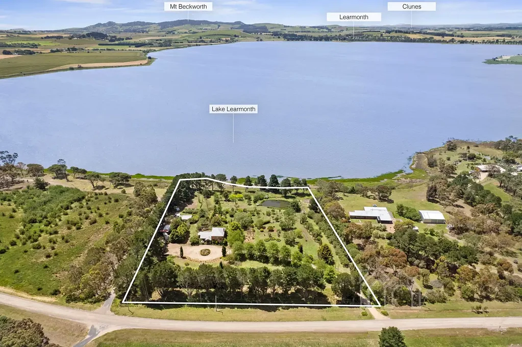 Learmonth 3कमरा A Distinguished Lakefront Estate of Rare Beauty