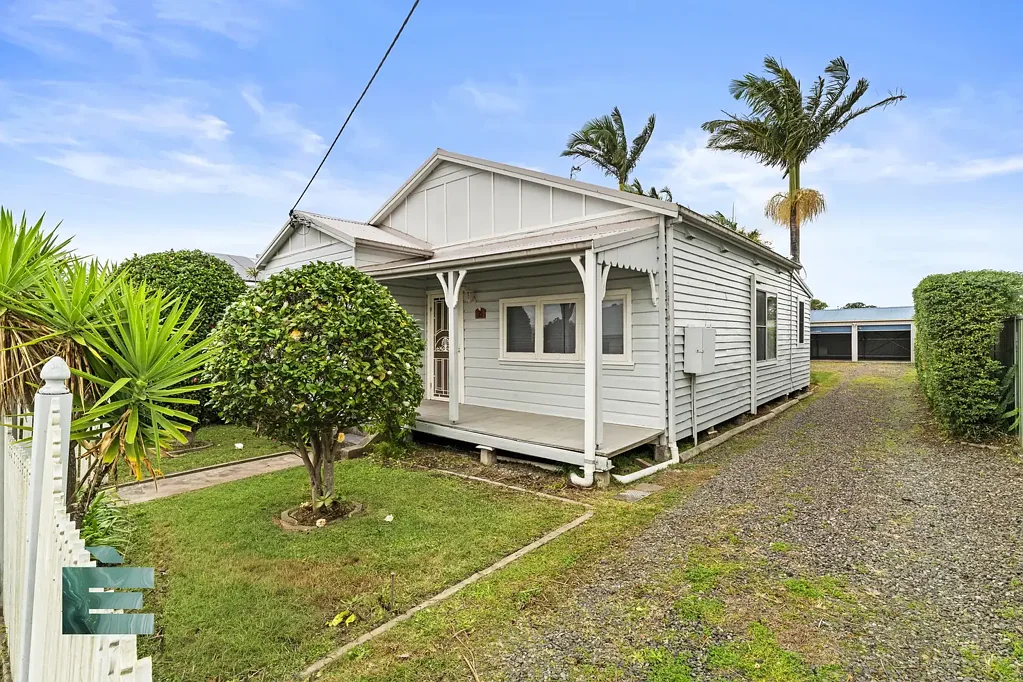 Charming Living with Space, Style & Convenience