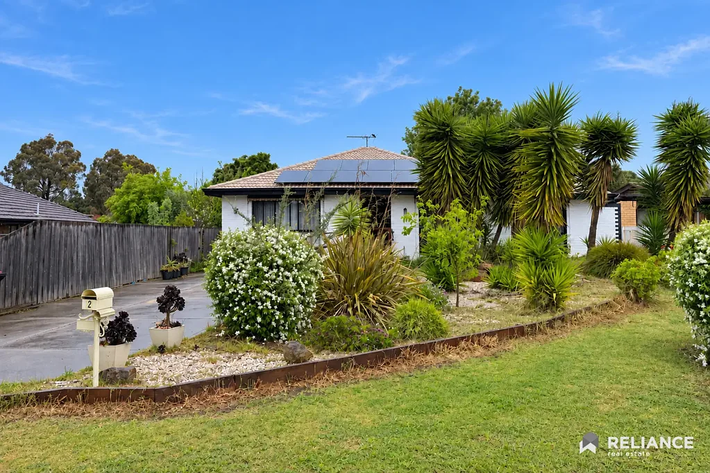 Melton West 3침실 Spacious Family Home on Approx. 557m² with Renovation Potential