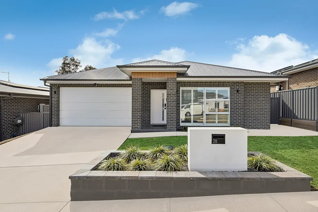Throsby 4 Bedroom Spacious Single-Level Living Retreat
