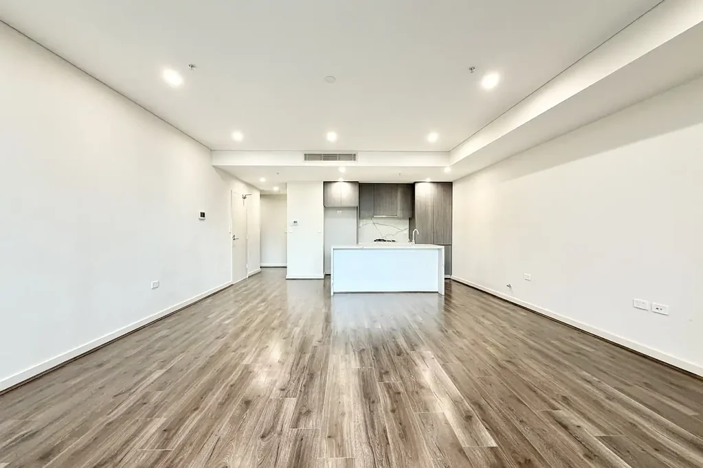 Three bedroom apartment in convenient locale
