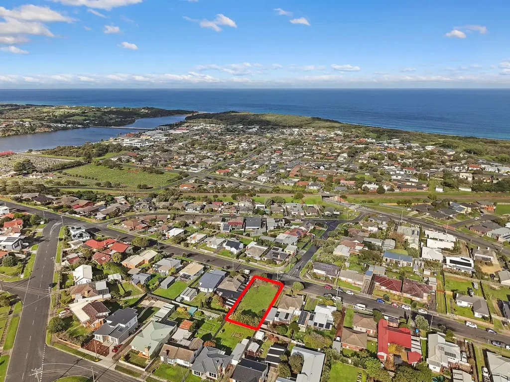 Warrnambool UNIQUE BUILDING BLOCK IN EAST - WALK TO SCHOOLS, KINDER, CBD, BEACHES...