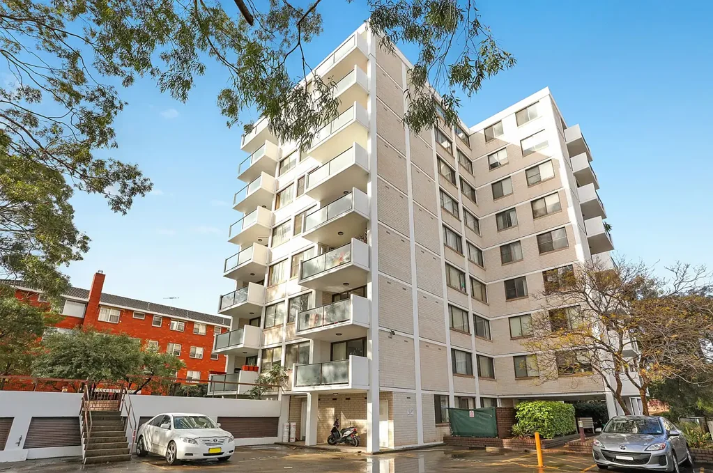 ONE-BEDROOM APARTMENT IN PRIME STRATHFIELD LOCATION!