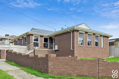 1 Panorama Cl, Bundoora, VIC 3083, 4 Kuwarto, 2 Banyo, House