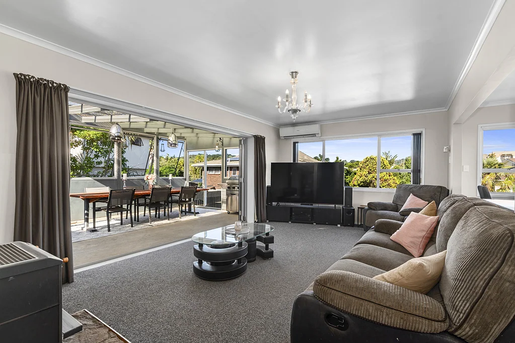 Onerahi 3房  Substantial Family Residence