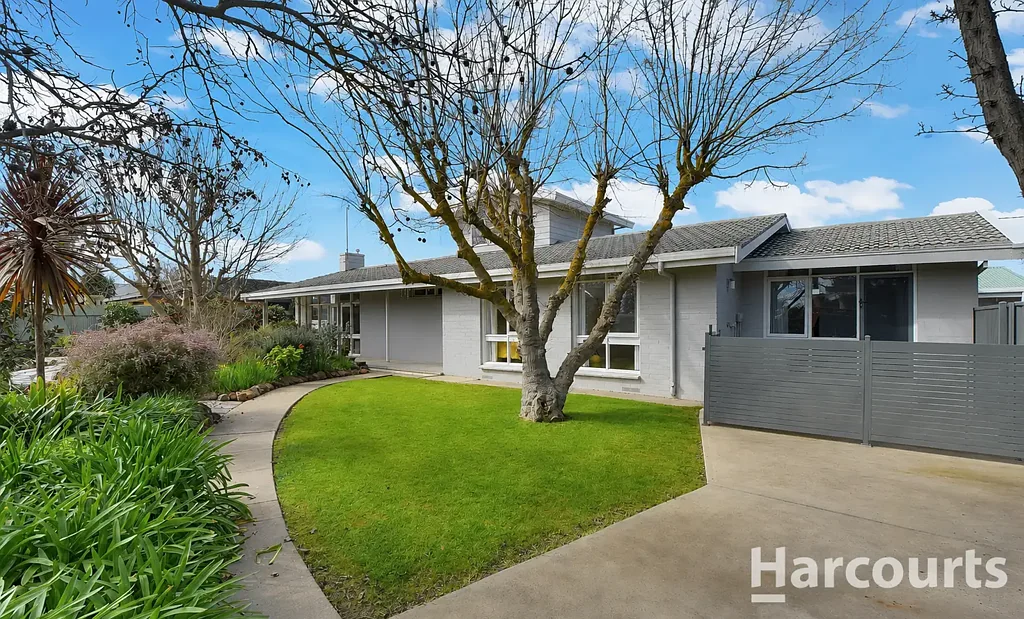 Horsham 5कमरा Sophisticated family home.