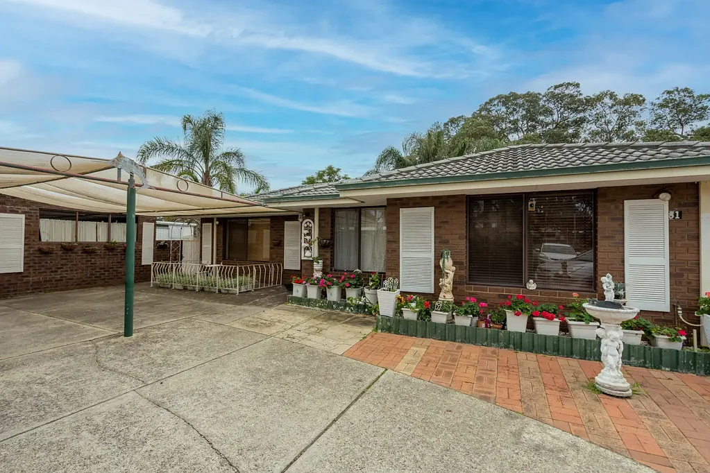 Gosnells 5ਬੈੱਡਰੂਮ UNLOCK THE POTENTIAL PRIME! R30 ZONED 920SQM
PROPERTY WITH 5 Bed Two Bath Home