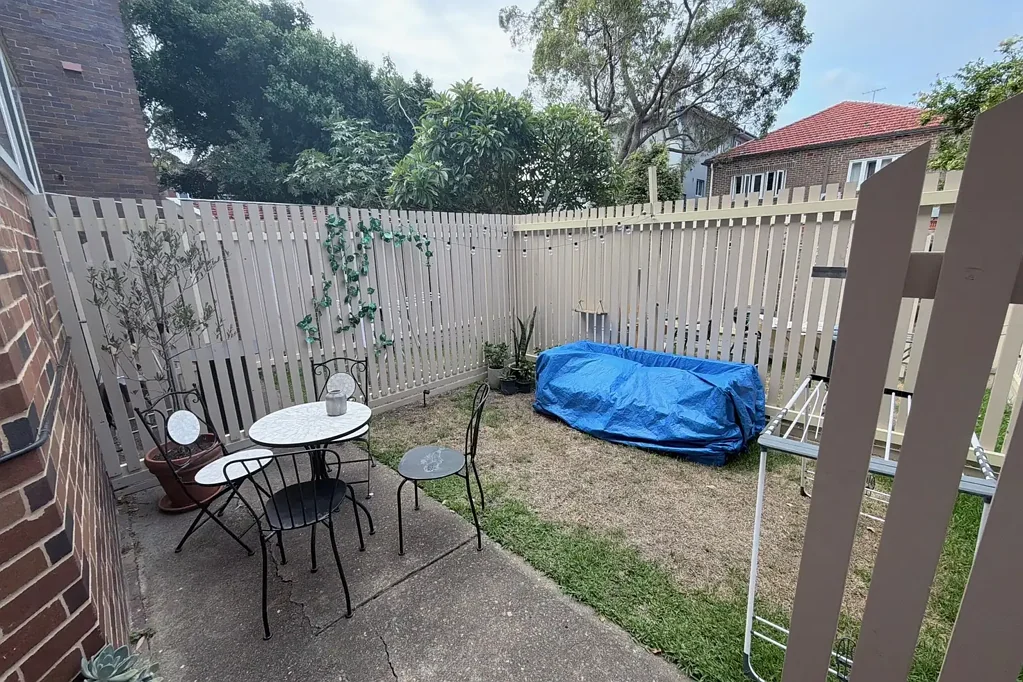 Bondi Beach Furnished 2 bedroom unit with private Courtyard