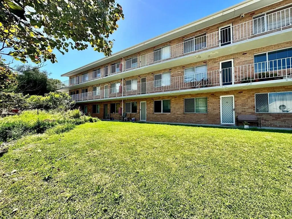 ONE BEDROOM UNIT - AVAILABLE FOR 6 MONTHS LEASE ONLY!