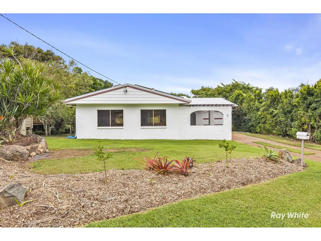 Coastal Lowset Family Home for Rent - Includes Electricity, Internet & Water