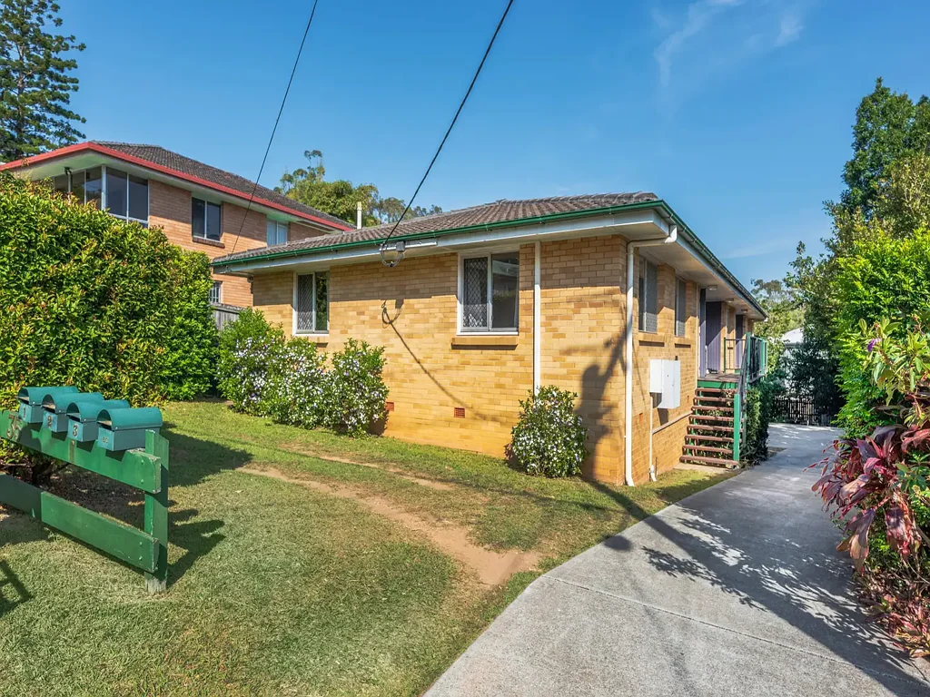 UNDER APPLICATION Stylish Unit Living in Tarragindi