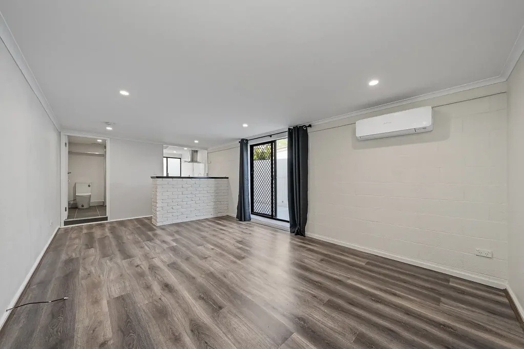 MODERN FULLY RENOVATED STUDIO- INCL WATER