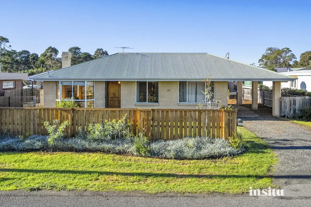 Dodges Ferry 3房  Beachside Family Living with Space, Style & Convenience