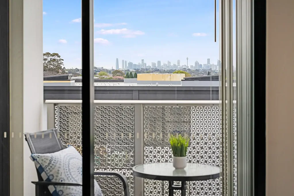 Campsie 2ਬੈੱਡਰੂਮ Lifestyle apartment in 'Clemton Park Village'