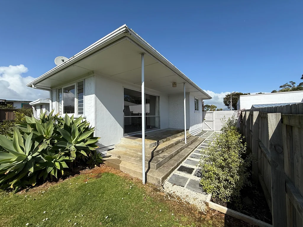27 Lorenzen Bay Road (Available long term)
