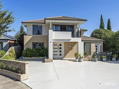 Taylors Hill 5房 Taylors Hill豪宅 701m²阔地 五卧书房 主卧水疗 四浴石材厨 高顶管家厨 全年舒适停車位 顶尖学區近便 Architectural Luxury on 701m² in Prestigious Court Location