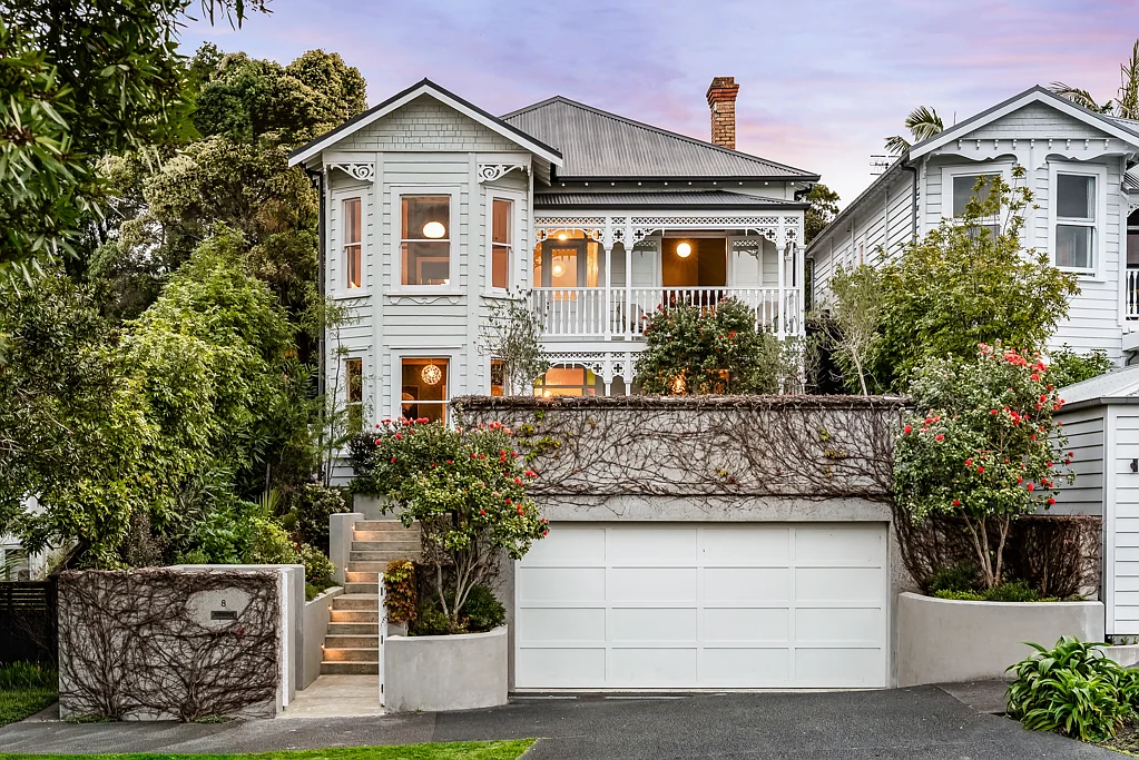 Grey Lynn 4Moenga Elevated Elegance